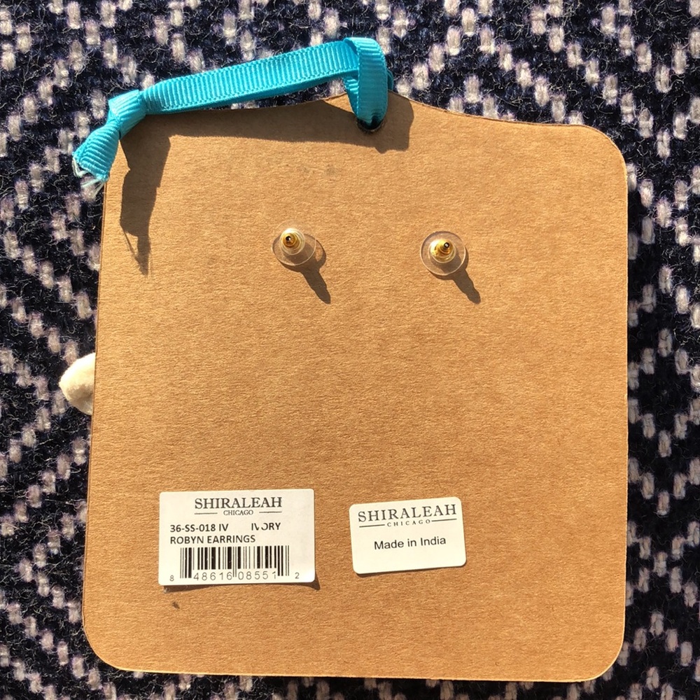Robyn Earrings - Picture 2 of 2